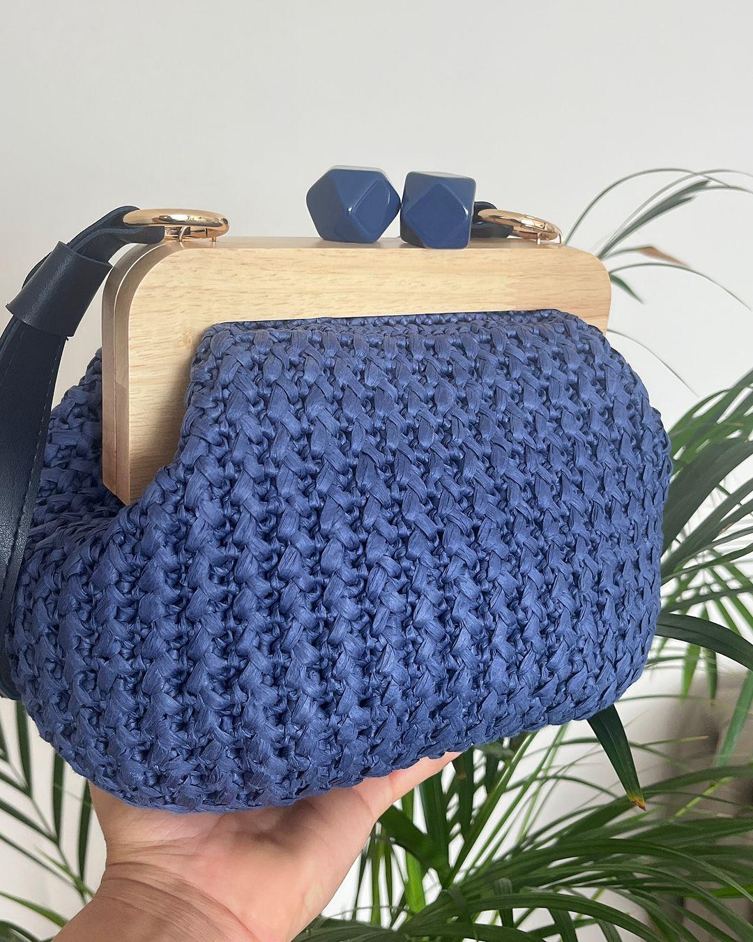 Blue Raffia Kiss Lock Clutch - Handmade Wooden Buckle - THERAFFIAYSL