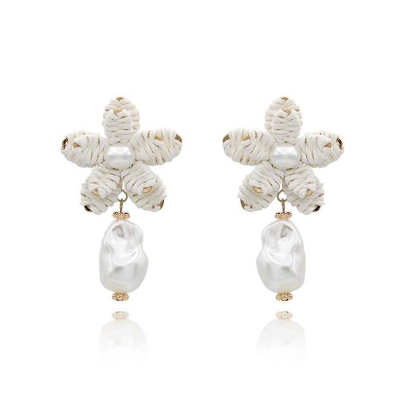 Raffia Flower Pearl Drop Earrings - Summer Dangle Earrings - THERAFFIAYSL