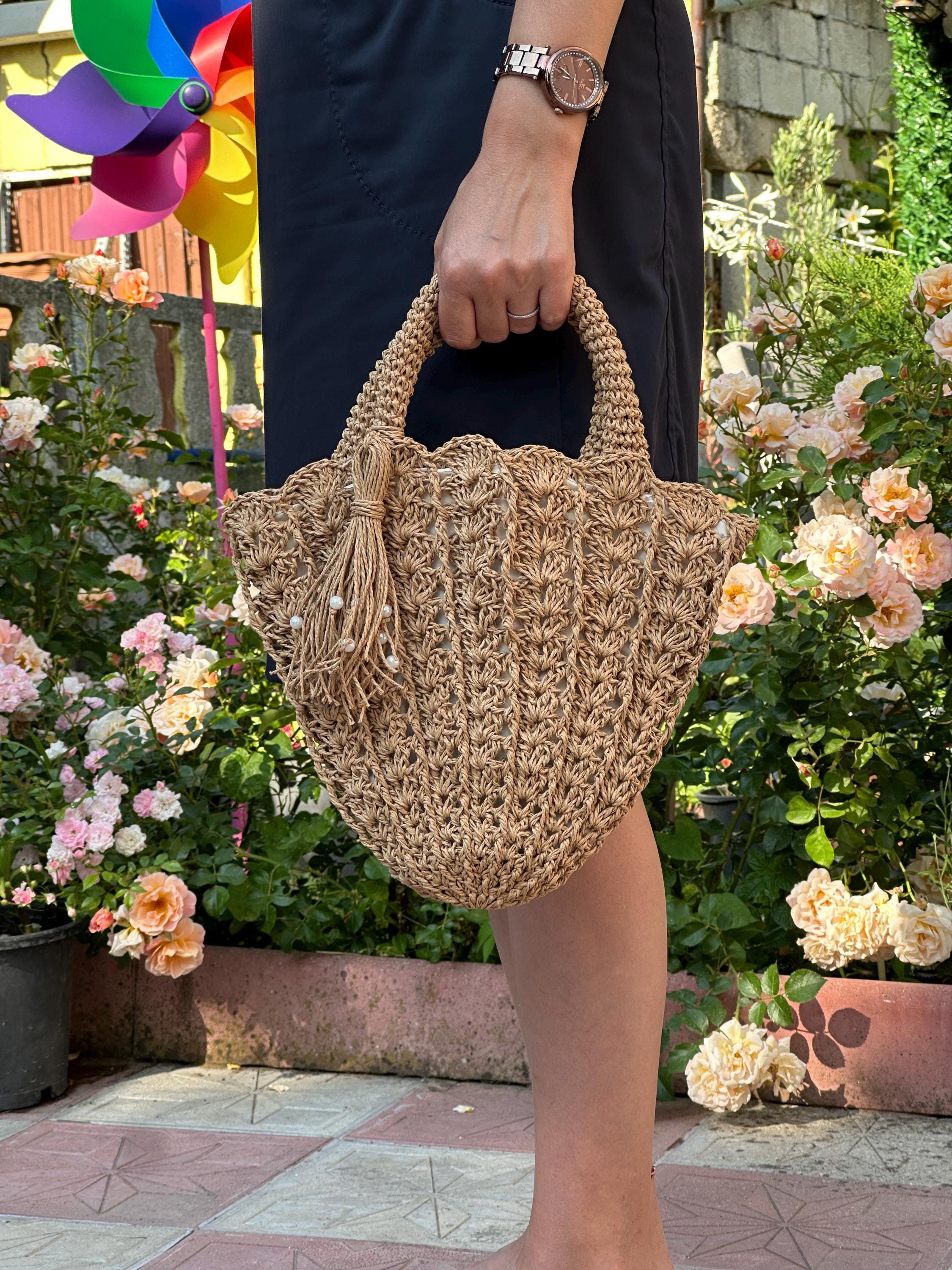 Shell Shaped Raffia Clutch - Vegan Leather Pouch - THERAFFIAYSL