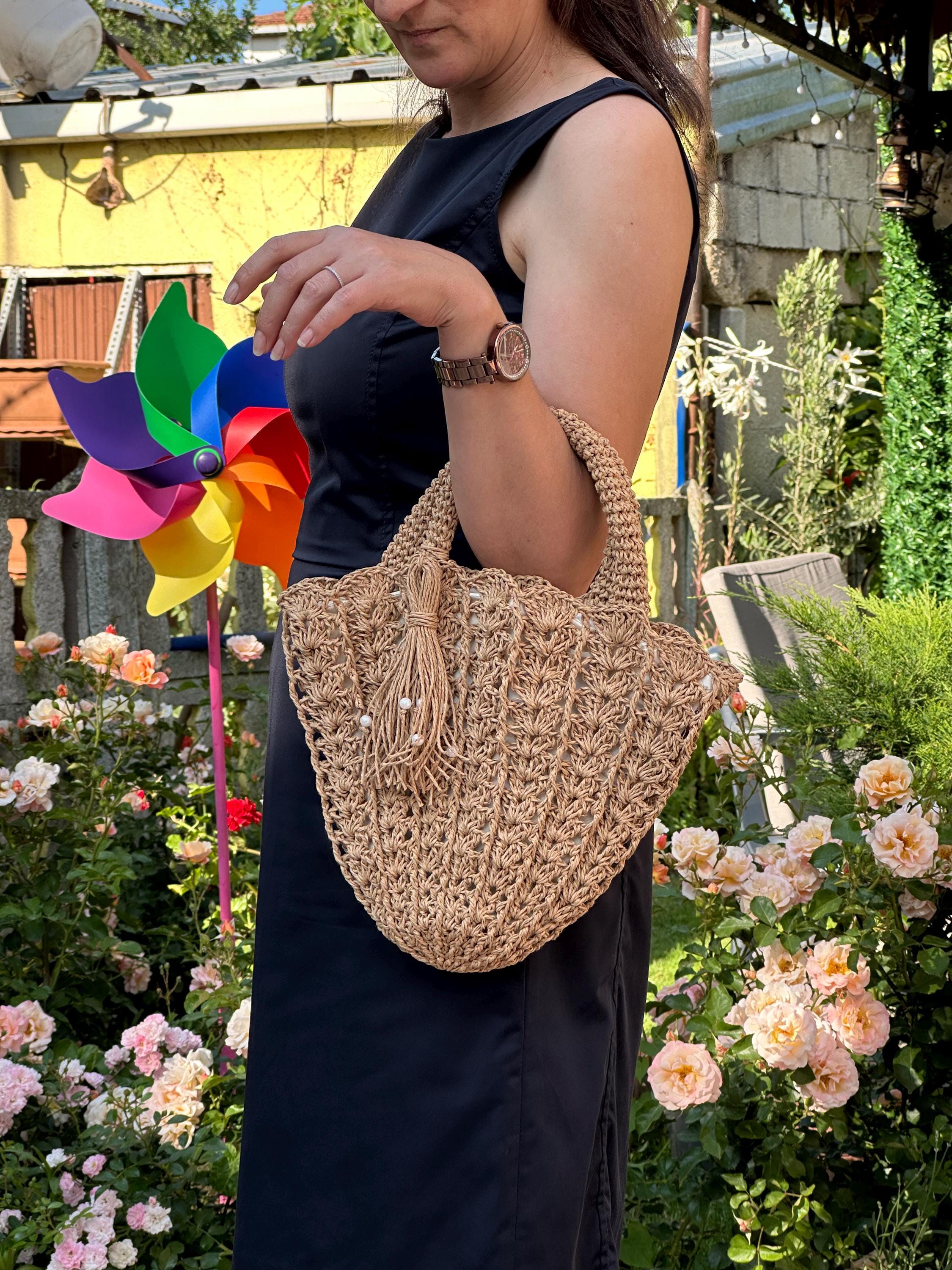 Shell Shaped Raffia Clutch - Vegan Leather Pouch - THERAFFIAYSL