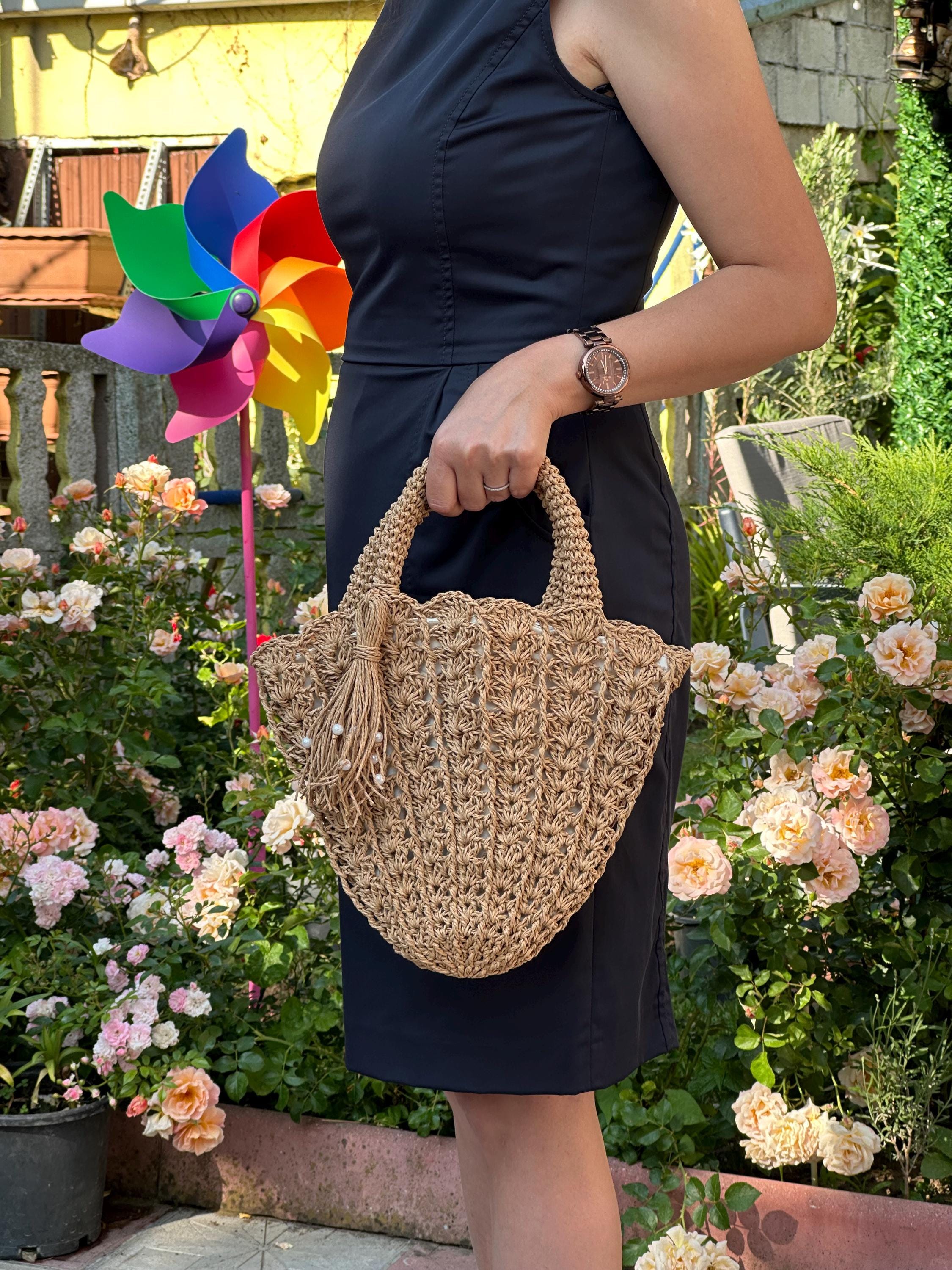 Shell Shaped Raffia Clutch - Vegan Leather Pouch - THERAFFIAYSL